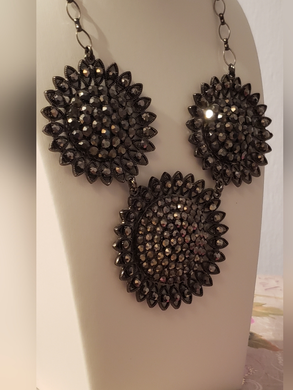 Sunflower Black Crystal Bib Statement Necklace. Oval Link Chain W/Lobster Clasp.